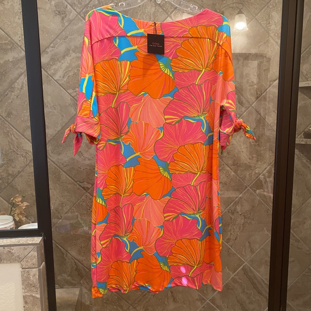 Trina Turk Dress with cut out sleeves NWT

MAKE ME AN OFFER